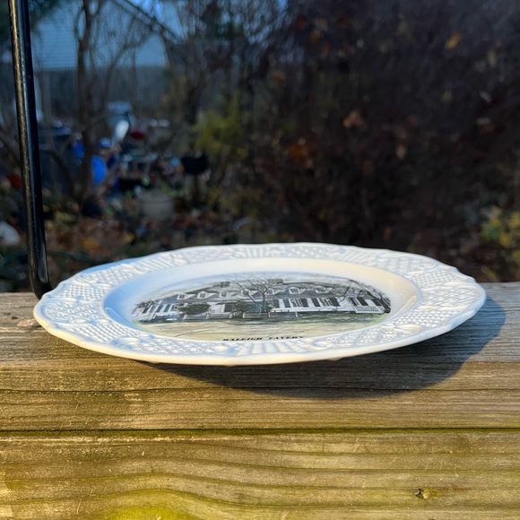 S P Skinner Raleigh Tavern Williamsburg Virginia 10” Decorative Plate - Picture 10 of 14